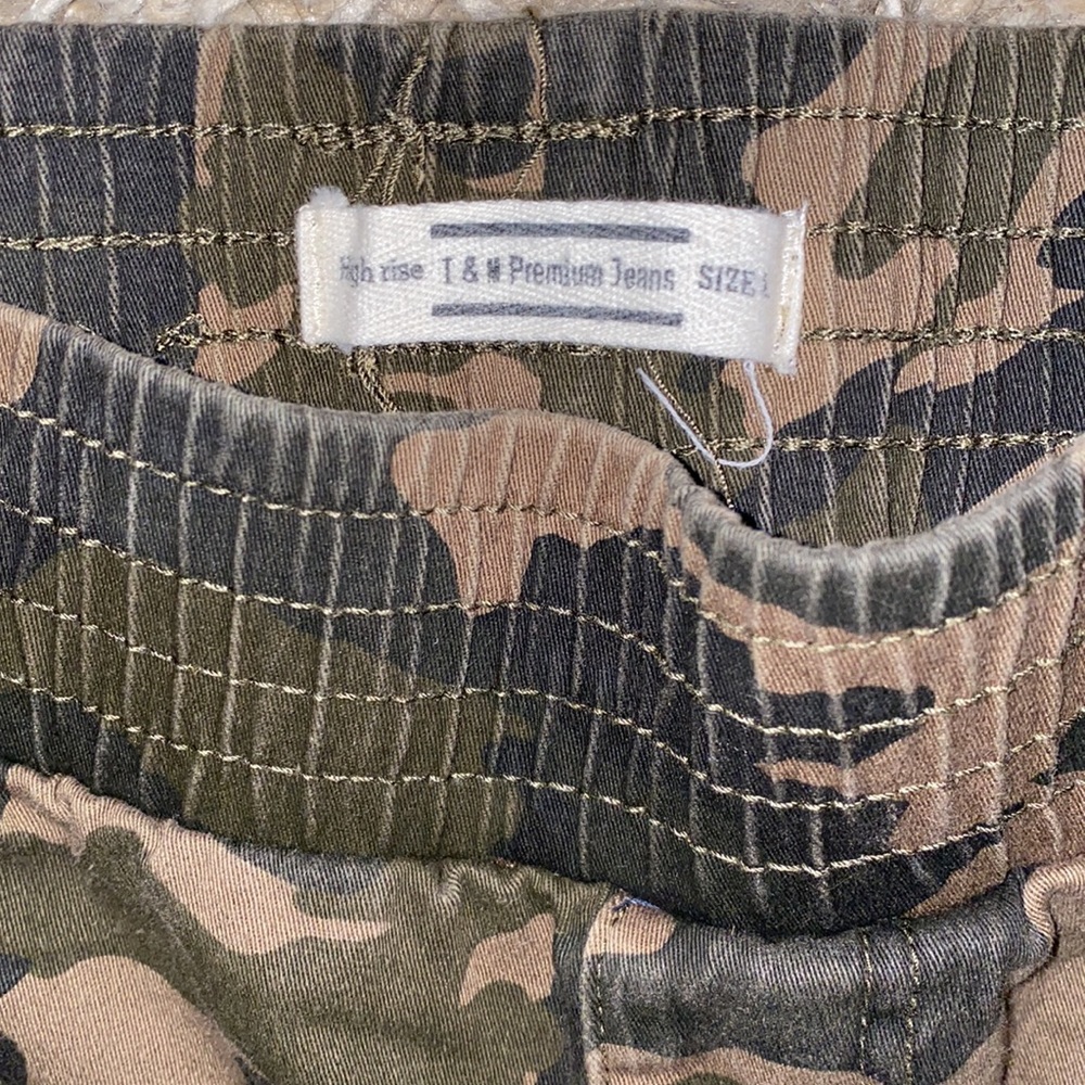 High Rise Camo Joggers - Picture 4 of 10